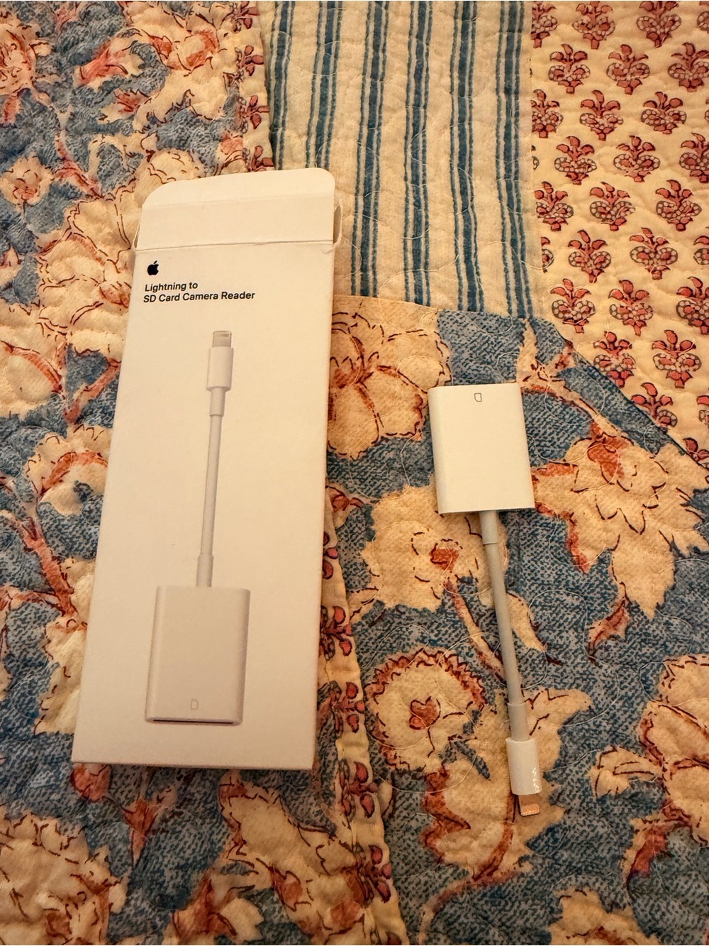 Apple White Lightning to SD Card Reader Adapter